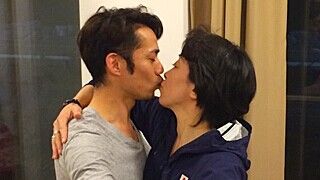 日媒曝出的参院议员桥本圣子与日本“冰王子”高桥大辅接吻照