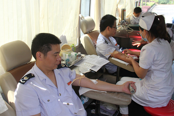 醴陵地税干部参与无偿献血。