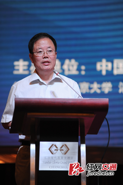 清华大学教授、博导邹广文对现代投资的企业文化建设进行了点评。