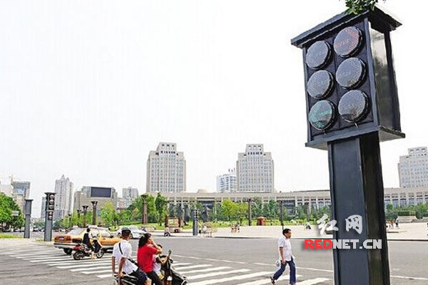 神农城广场的交通信号灯