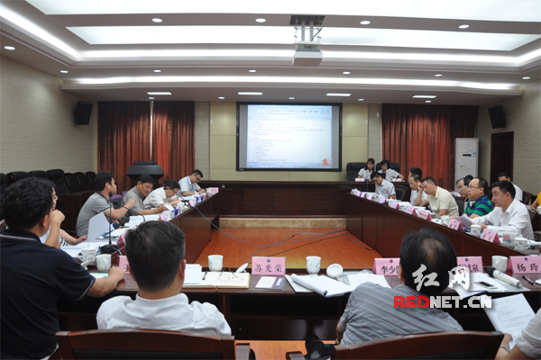 湖南拟推出锌钢型材阳台防护栏地方标准，8月26日，该标准草案接受专家审定。