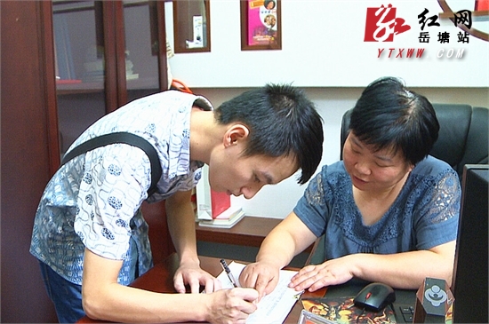 共筑中国梦 区关工委为40名寒门学子发助学金