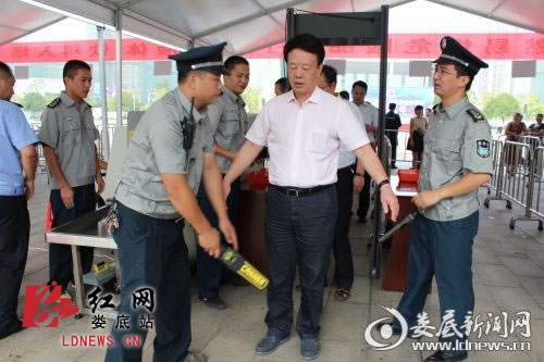 市委副书记,市长易鹏飞,市委常委,政法委书记吴建平,副市长尹华凯率
