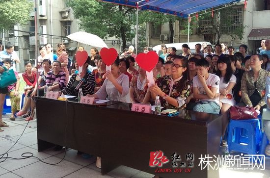 评为为参赛选手“亮心”