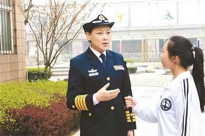 邢广梅接受记者采访