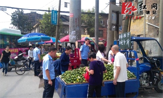 中秋节城管不“打烊” 区城管执法局维护市容秩序