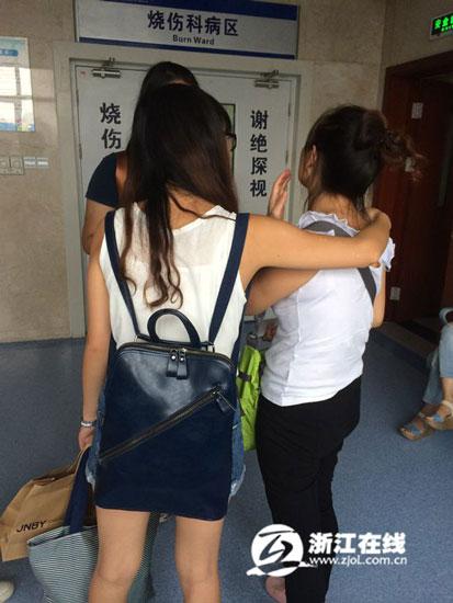 吃烧烤烧伤女孩已获52万捐款 肇事饭店董事长致歉