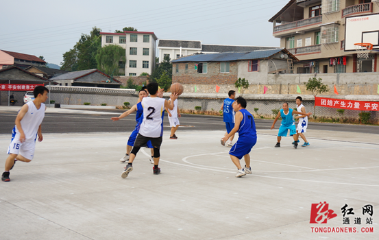 通道县县溪镇:篮球友谊赛喜迎教师节