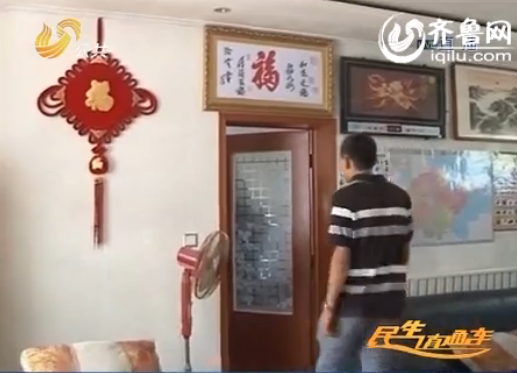 刘先生夫妇便向警方报案，让人没想到的是当天两人居然在家里的床头柜里发现了女儿的尸体。（视频截图）