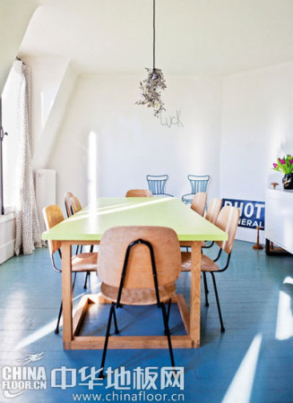 色彩玩出味 独特色彩木地板妆点靓丽房间