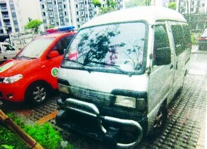 黑车司机一句玩笑话吓得女学生跳车摔成植物人