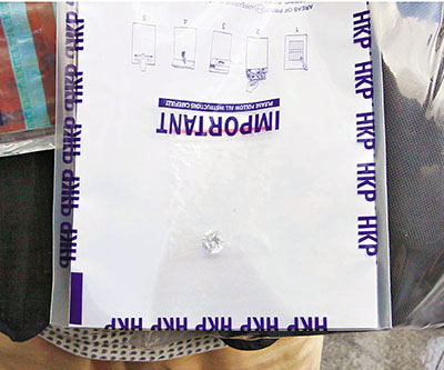 珠宝大盗用以偷龙转凤的假钻石。