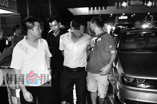 犯罪嫌疑人在都南高速都安收费站被警方抓获。通讯员莫琨