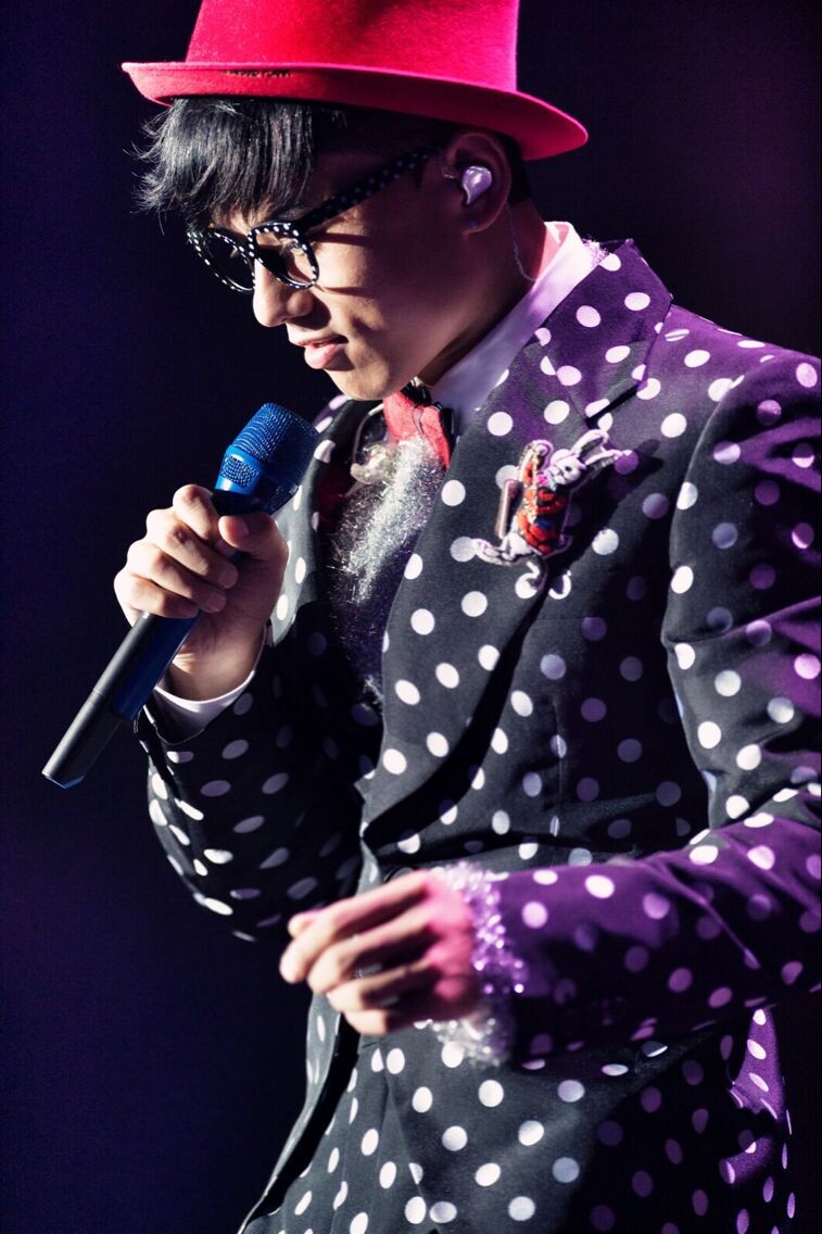 张杰演唱会造型图片