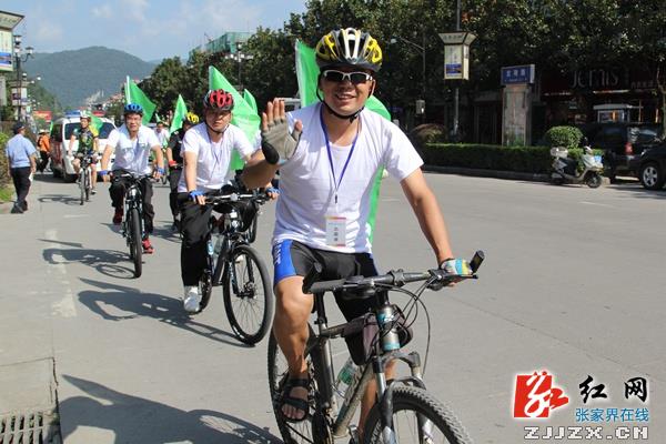 世界清洁地球日：武陵源百名志愿者倡导“我要环保”