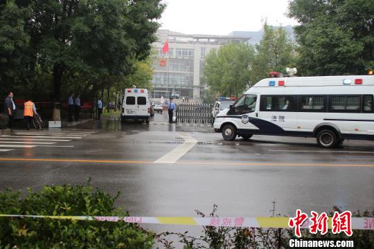 刘铁男受贿案开庭法院门前50米外交通管制（图）