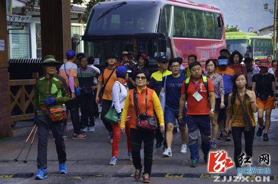 中韩高尔夫极限挑战赛引来张家界宝峰湖景区“韩流”