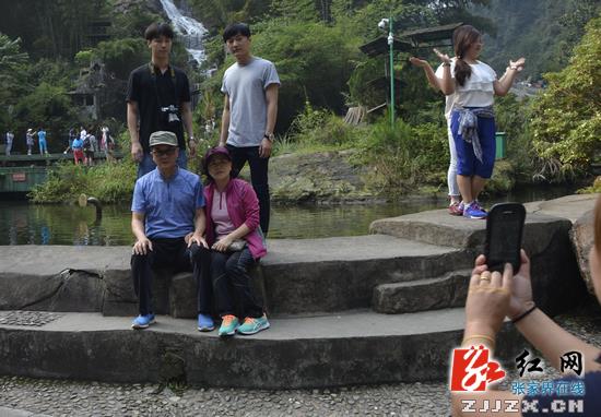 中韩高尔夫极限挑战赛引来张家界宝峰湖景区“韩流”
