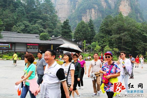 张家界摘掉“黄牌”助热科普游 核心景区票价不涨淡季“五五折