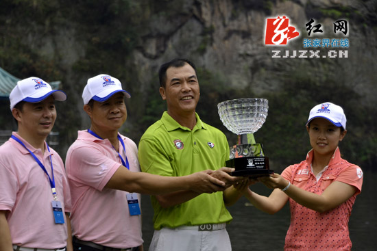 中韩“高手”张家界宝峰湖挑战“极限19洞” 中国队赢得百万奖金