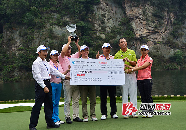 两场赛事结束,中国队总分以53:31战胜韩国队,获得团体冠军,赢得百万元大奖,并当场捐出了奖金。吴勇兵摄