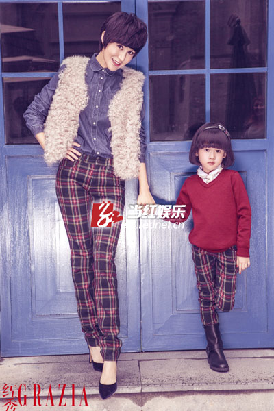 鲍蕾与贝儿亲子装