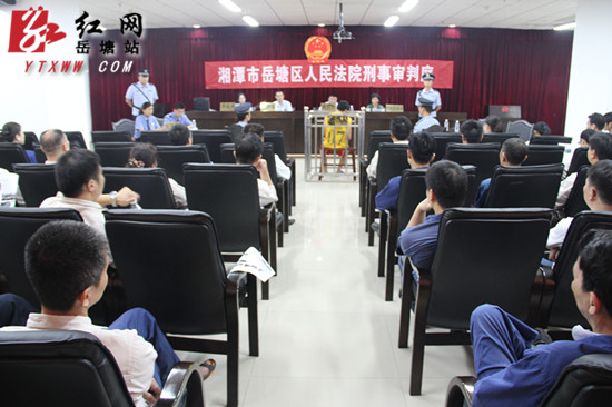 抢劫123元 21岁小伙子领刑三年