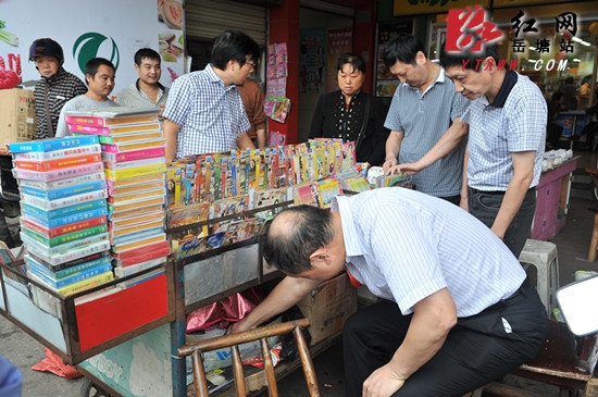 净化文化市场 岳塘区开展扫黄打非联合行动