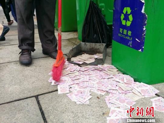 商家为搏眼球制“人民币”名片被指有损人民币形象