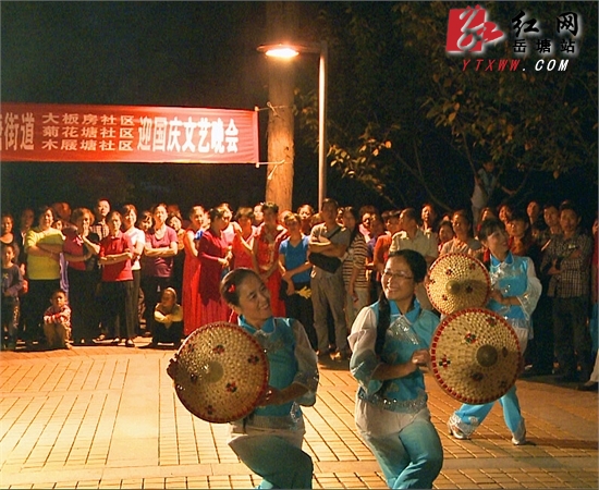 为祖国生日献礼 岳塘街道“草根”文艺晚会受热捧