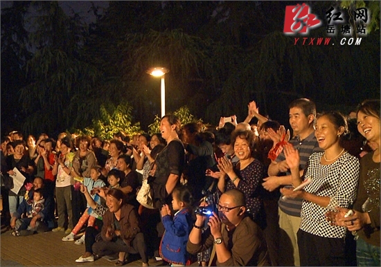 为祖国生日献礼 岳塘街道“草根”文艺晚会受热捧