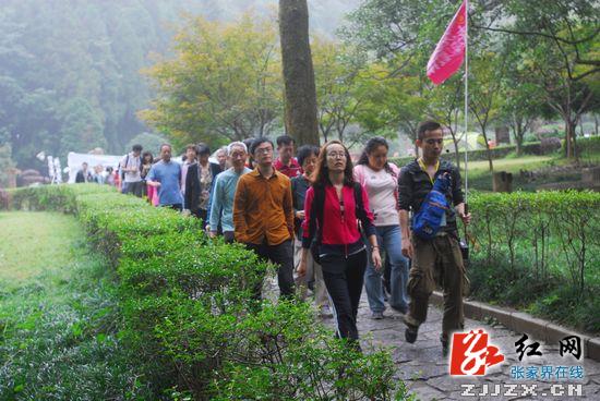 【黄金周看点】“十一”黄金周首日 张家界国家森林公园旅游接待秩序井然