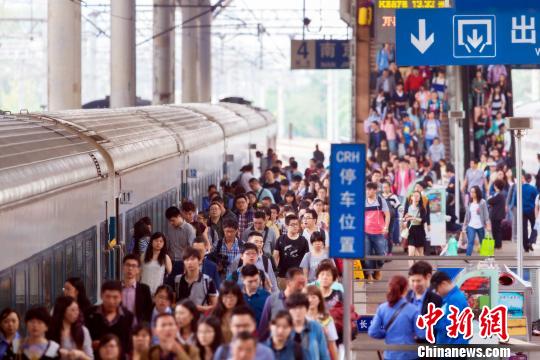 南京高铁出游火爆无座票也售罄单日送客逾23万