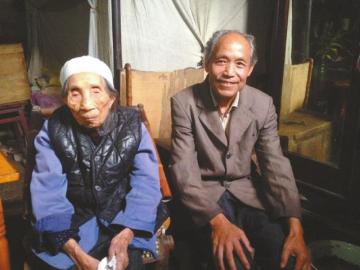 101岁高龄的苏德琼和女婿马文成。