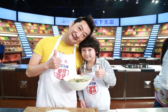 “星厨小当家”萌翻众星厨 瞿颖失控认“子”