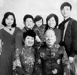 陈三省与张英获得了子女祝福。