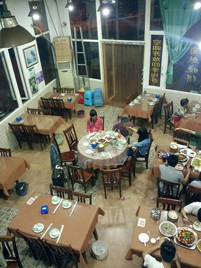 四川美院副教授被指在饭馆强吻两名年轻女子