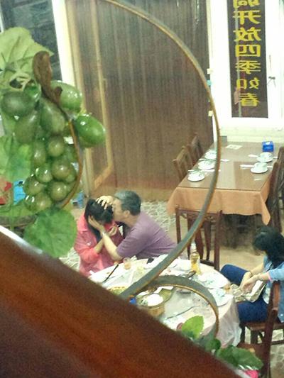 四川美院副教授被指在饭馆强吻两名年轻女子