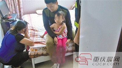 头卡15楼防护窗身悬半空,好险 消防官兵索降救下5岁女童