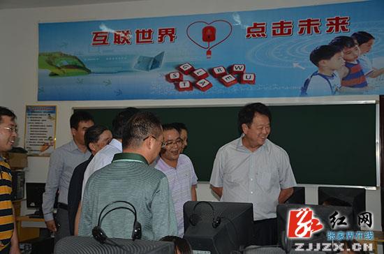 新加坡益海集团董事长郭孔丰来慈利县捐巨资兴建幼儿园