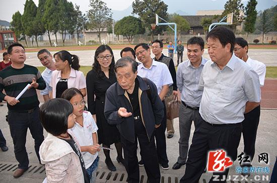 新加坡益海集团董事长郭孔丰来慈利县捐巨资兴建幼儿园