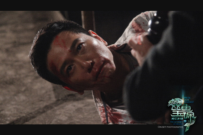 温兆伦满身血渍