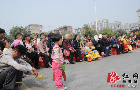 十月敬老月 岳塘区为老年人轮番送“欢乐”