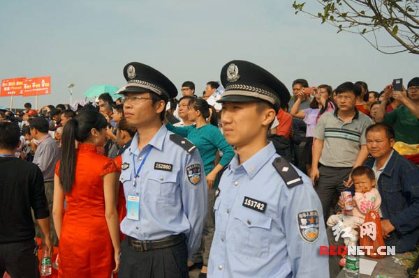 公安民警坚守岗位为嘉禾乡村休闲旅游文化艺术节护航