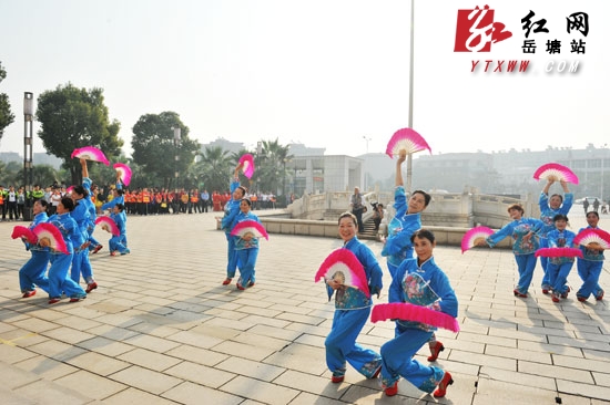 展示全民健身运动成果 岳塘区第六届运动会隆重开幕