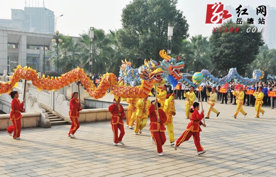 展示全民健身运动成果 岳塘区第六届运动会隆重开幕