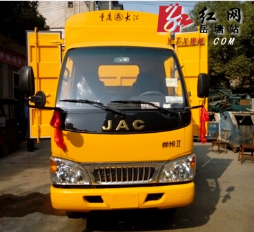 提高清池作业效率 岳塘环卫添“新式武器”