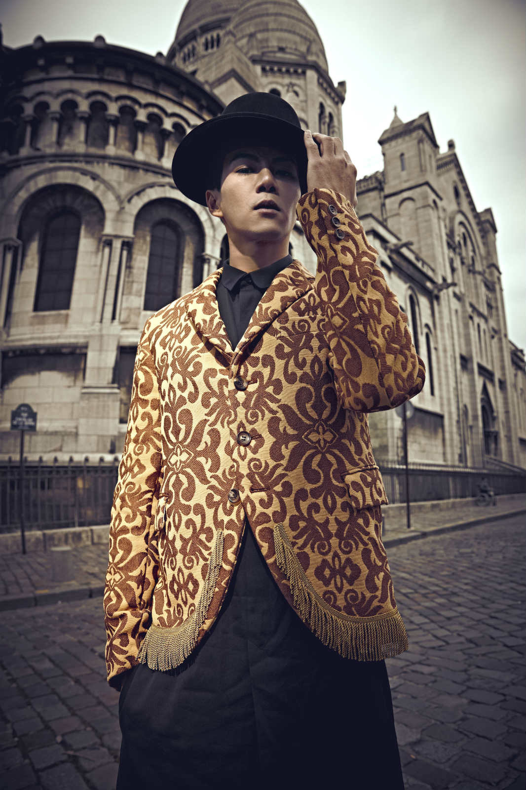 邓养天《狼狈》全新写真照曝光