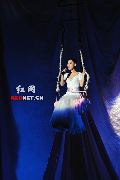 旅意女高音王冰冰为观众带来《Memory》和《卡门》。