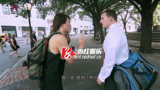 郑伊健亮相“急速前进”。